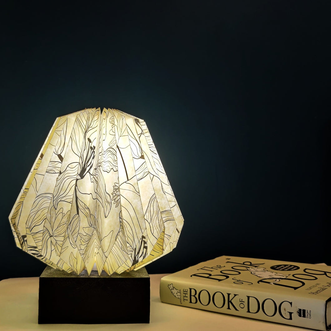 BLACK & WHITE LINE FLORAL ORIGAMI TABLE LAMP