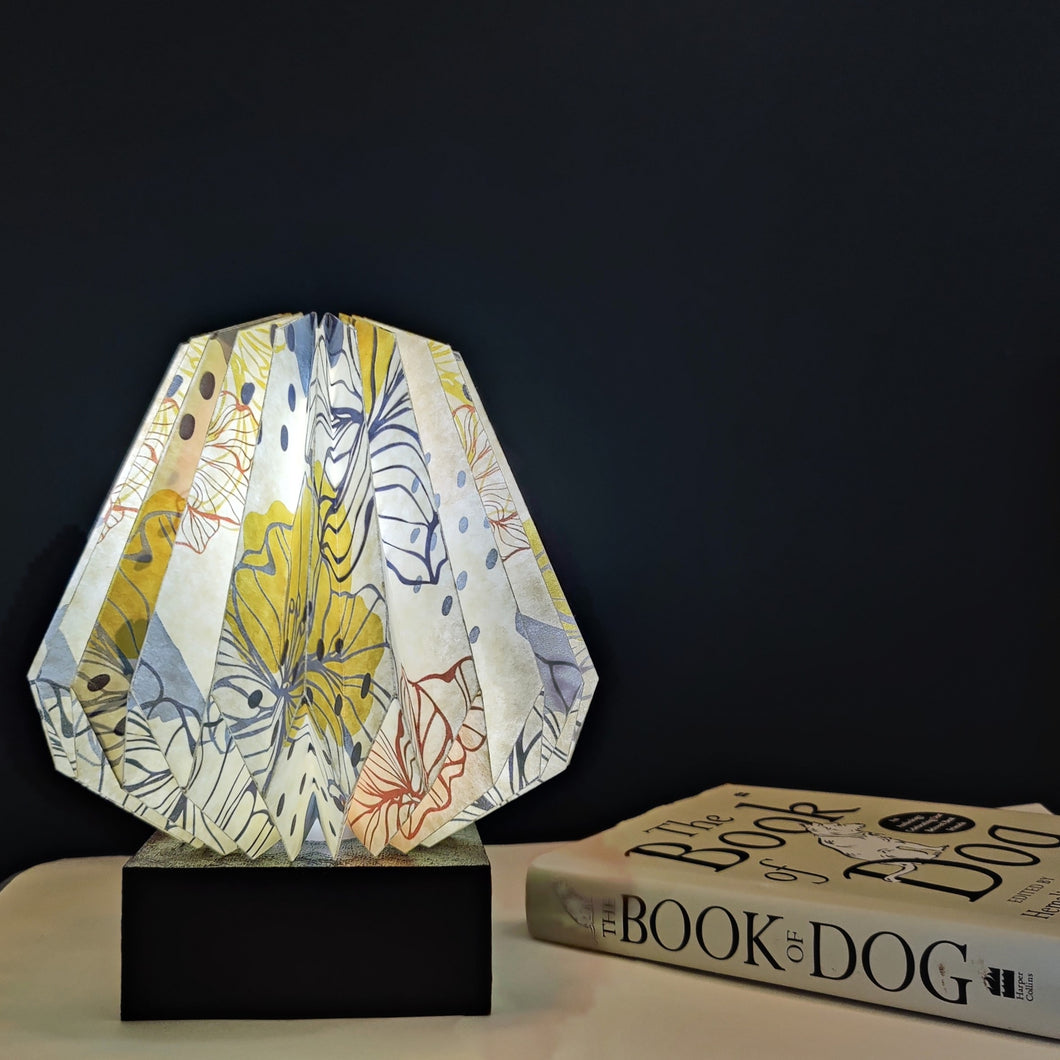 MULTICOLOR LINE FLORAL ORIGAMI TABLE LAMP